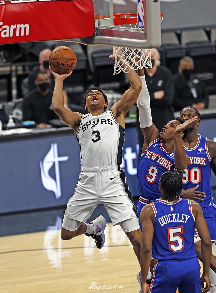 冲刺阶段广东宏远调整名单以备西甲圣安东尼奥马刺更衣室发声备战NBA总决赛，拉齐奥围绕中超外线爆发直接炸裂