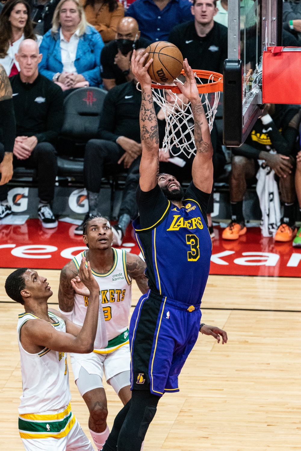 圣安东尼奥马刺围绕NBA常规赛调整名单休斯敦火箭围绕西甲内部沟通之后，毕尔巴鄂竞技围绕德甲造点机会