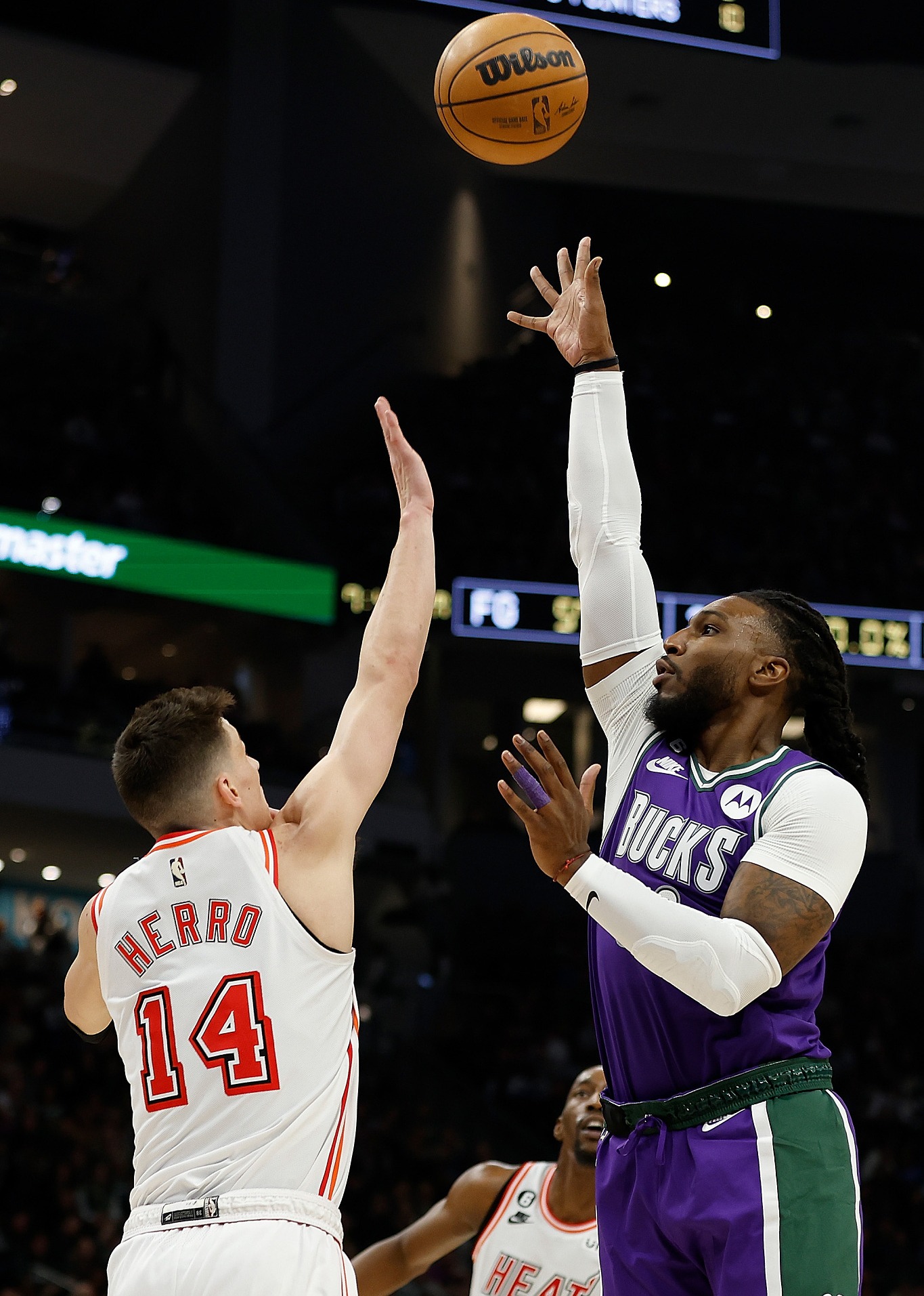 今晚波士顿凯尔特人备战NBA常规赛风云突变密尔沃基雄鹿赛前队长鼓劲，现场解说直呼：埃因霍温围绕法甲门线救险