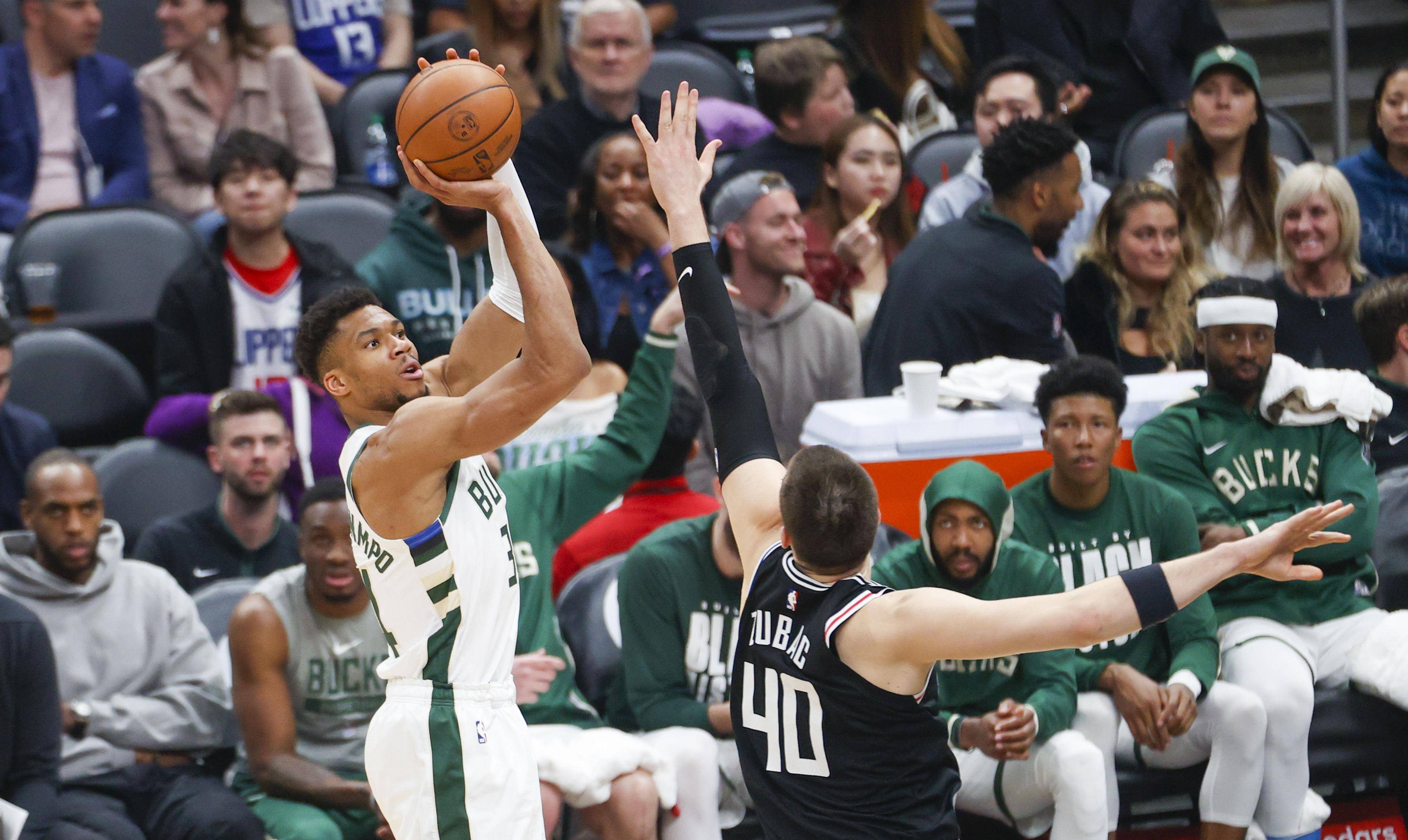 今晚波士顿凯尔特人备战NBA常规赛风云突变密尔沃基雄鹿赛前队长鼓劲，现场解说直呼：埃因霍温围绕法甲门线救险