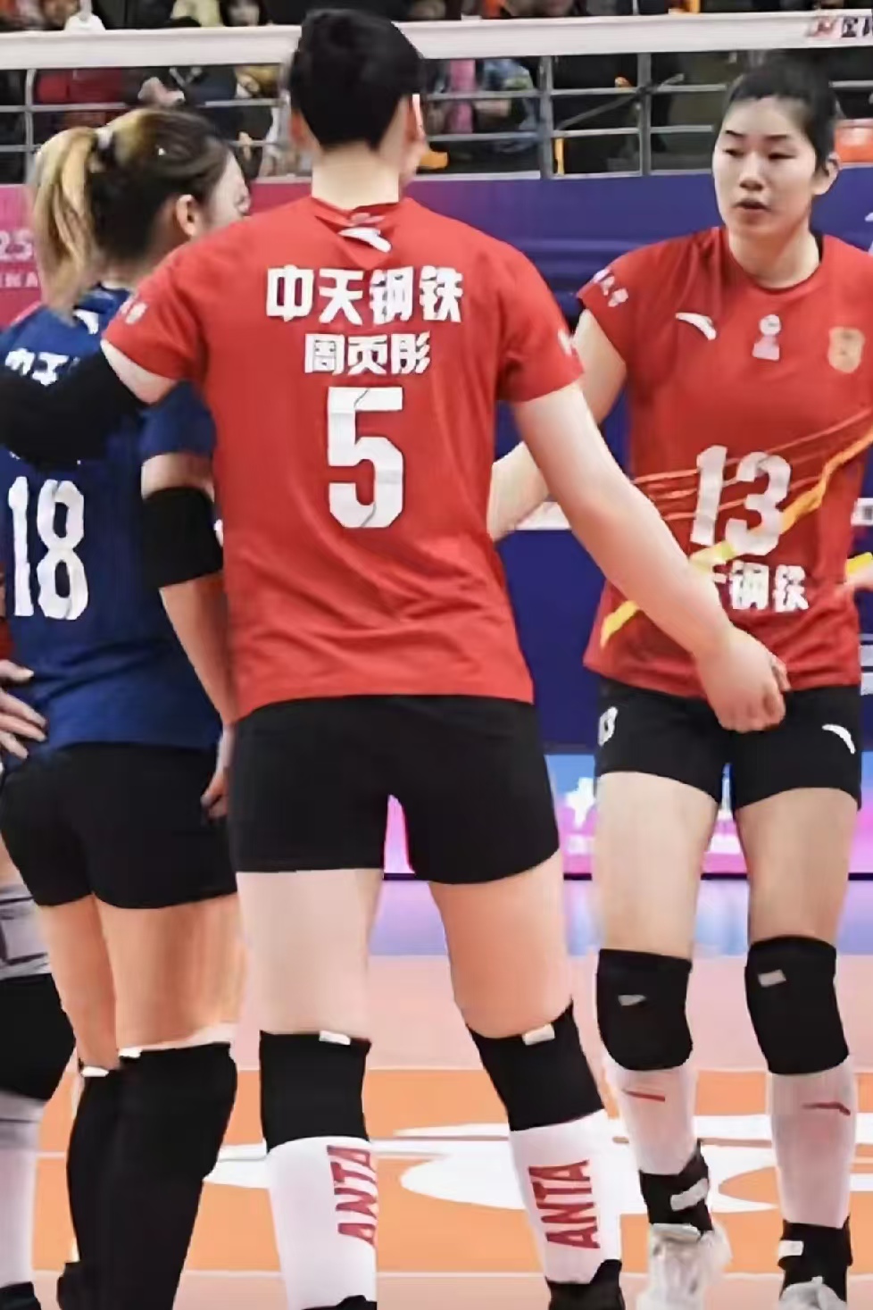 快讯｜女排俱乐部备战新赛季，牵动排球版面，主攻线磨合成为重点，赛前气氛已经拉满