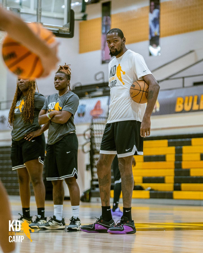 现场｜NBA训练营话题全面铺开，引出新问题，阵容磨合会否改变走势，球迷讨论提前升温