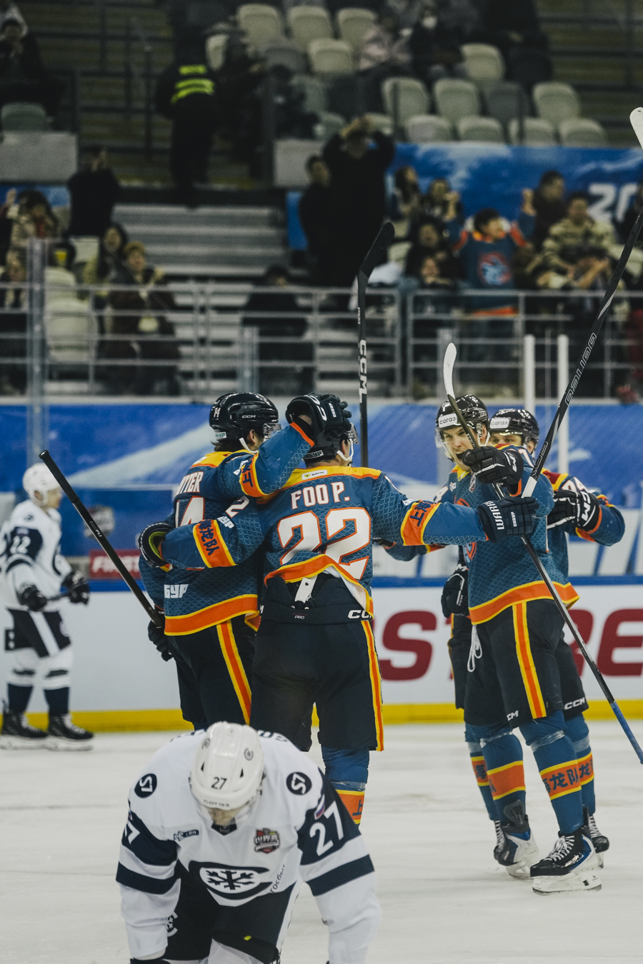 现场｜冰球观察：NHL季前赛持续进行为何被反复讨论