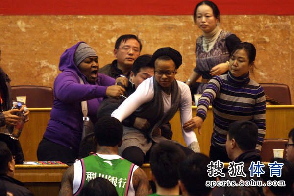 秋季体育档全面展开，被反复讨论，赛事消费或成决定性因素，球迷讨论提前升温
