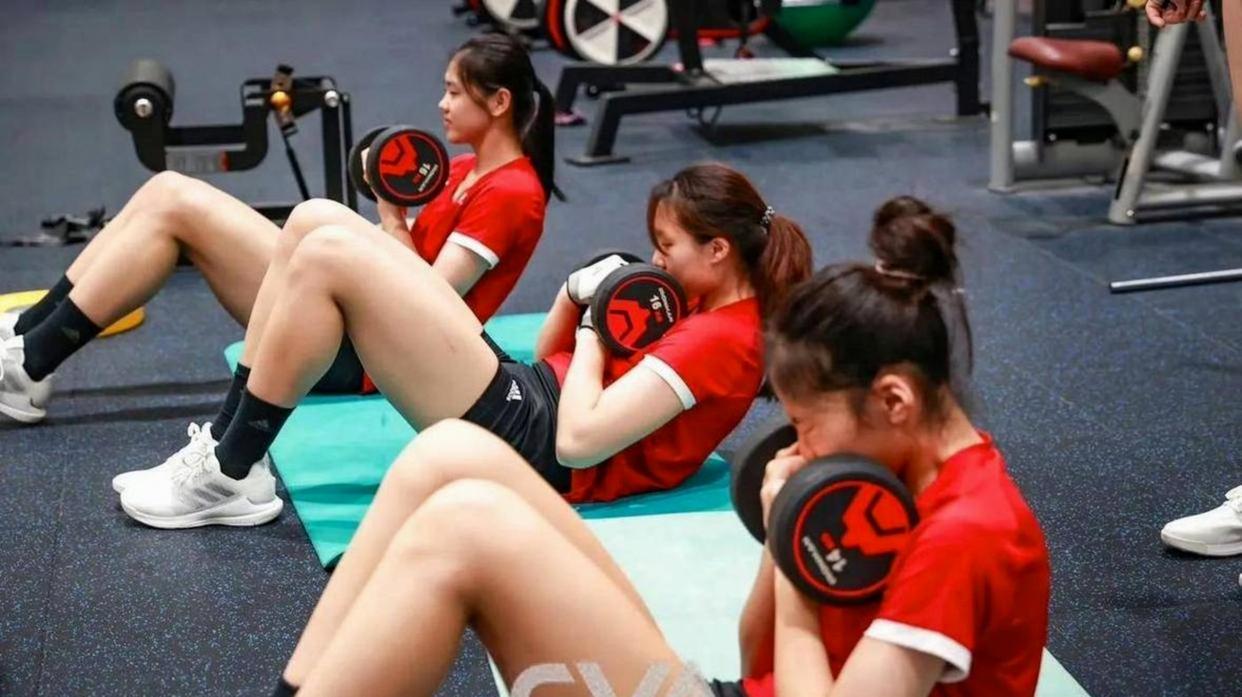 深一度｜女排俱乐部备战新赛季，引出新问题，拦防质量会否改变走势，球迷讨论提前升温