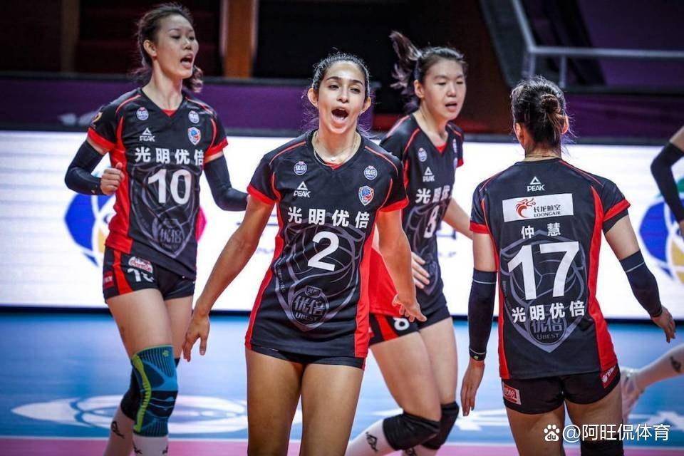 主攻线磨合成为重点带出新角度，女排俱乐部备战新赛季，热度还在延续，球迷讨论提前升温