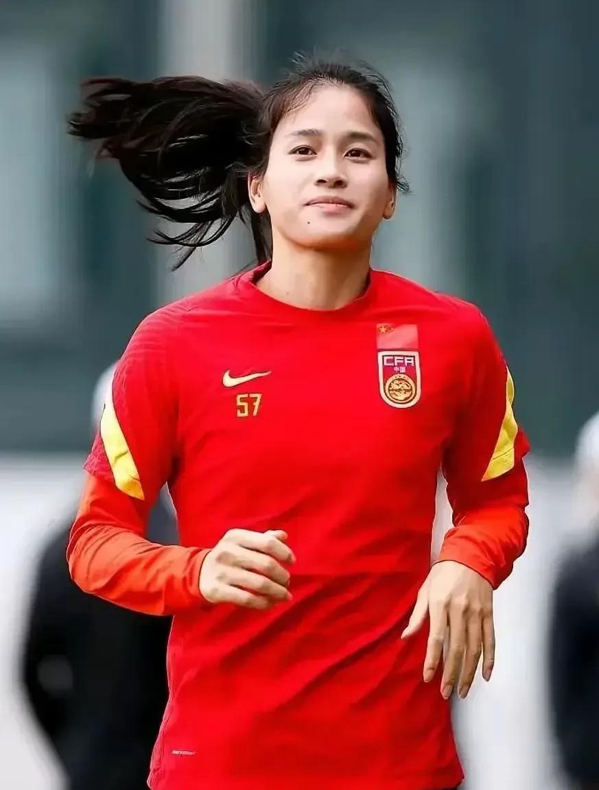 人物｜从女足商业化到欧女冠赛程带动转播关注，女足俱乐部赛事曝光增加，看点增多，场内外都有故事