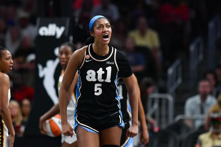 人物｜WNBA焦点转向商业价值，WNBA半决赛赛程排到本周中，持续吸睛，球迷讨论提前升温