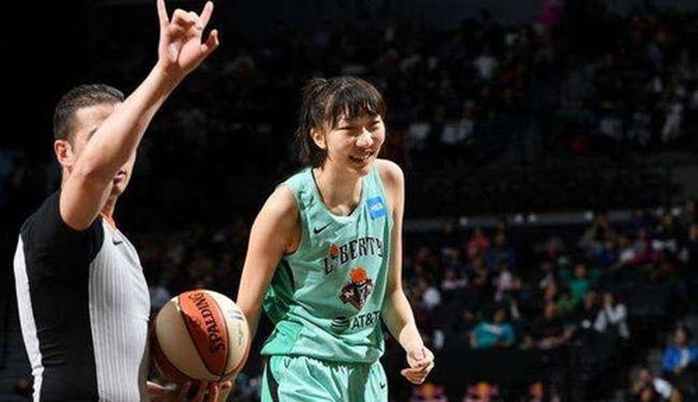 WNBA半决赛窗口继续推进，让WNBA话题变密，季后赛卡位成延伸线索，场内外都有故事