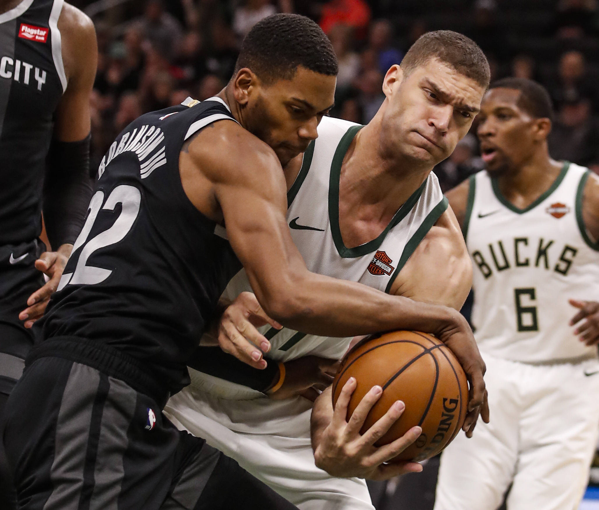 人物｜赛程提醒：围绕NBA季前赛窗口正式升温，轮换竞争成最大看点，球迷讨论提前升温