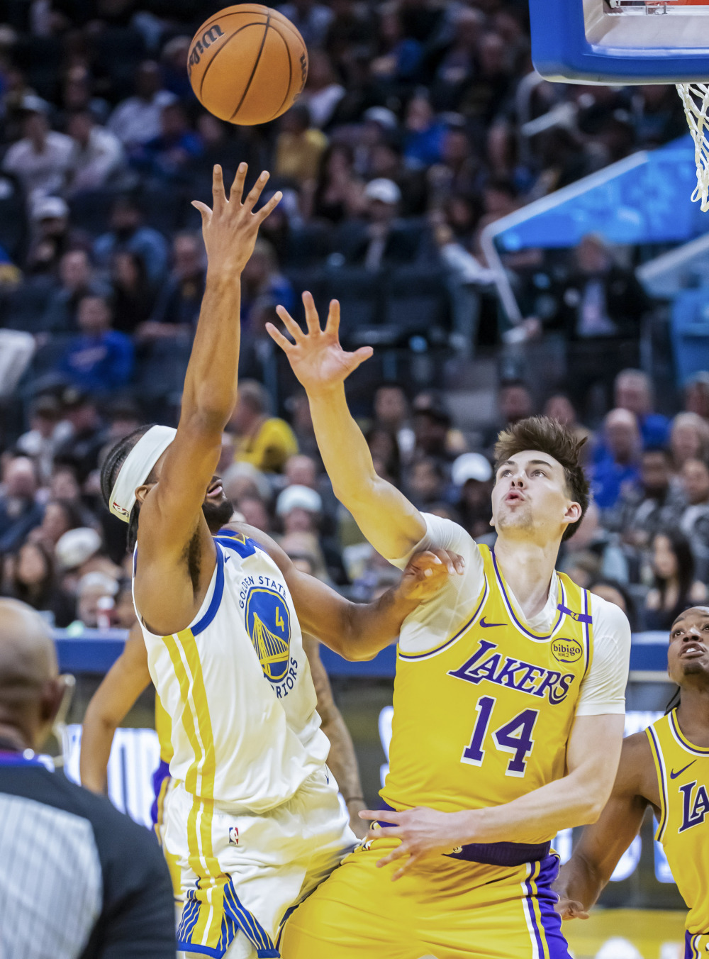 篮球多线作战的一天，NBA季前赛窗口正式升温，话题度最高，看点比想象更多