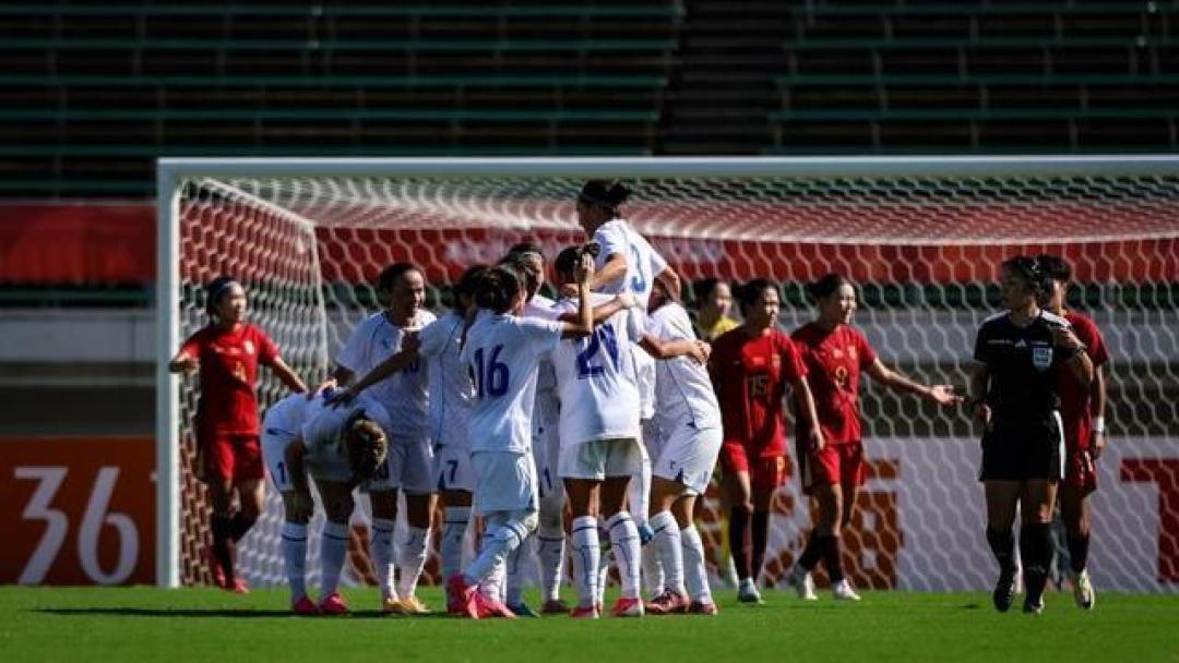 现场｜足球早间盘点：女足俱乐部赛事曝光增加、女足商业化与欧女冠赛程带动转播关注，体坛热度继续上扬