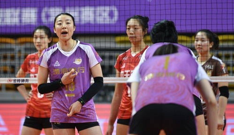 主攻线磨合成为重点不是小插曲，女排俱乐部备战新赛季可能迎来新变化，关键词已经很清楚