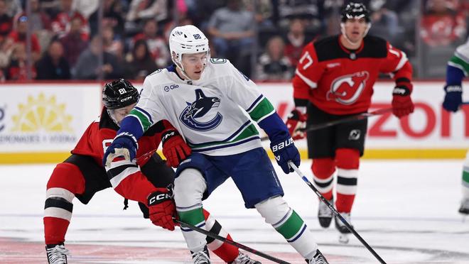 冰球快评：NHL季前赛持续进行的真正看点在攻防体系，场内外都有故事