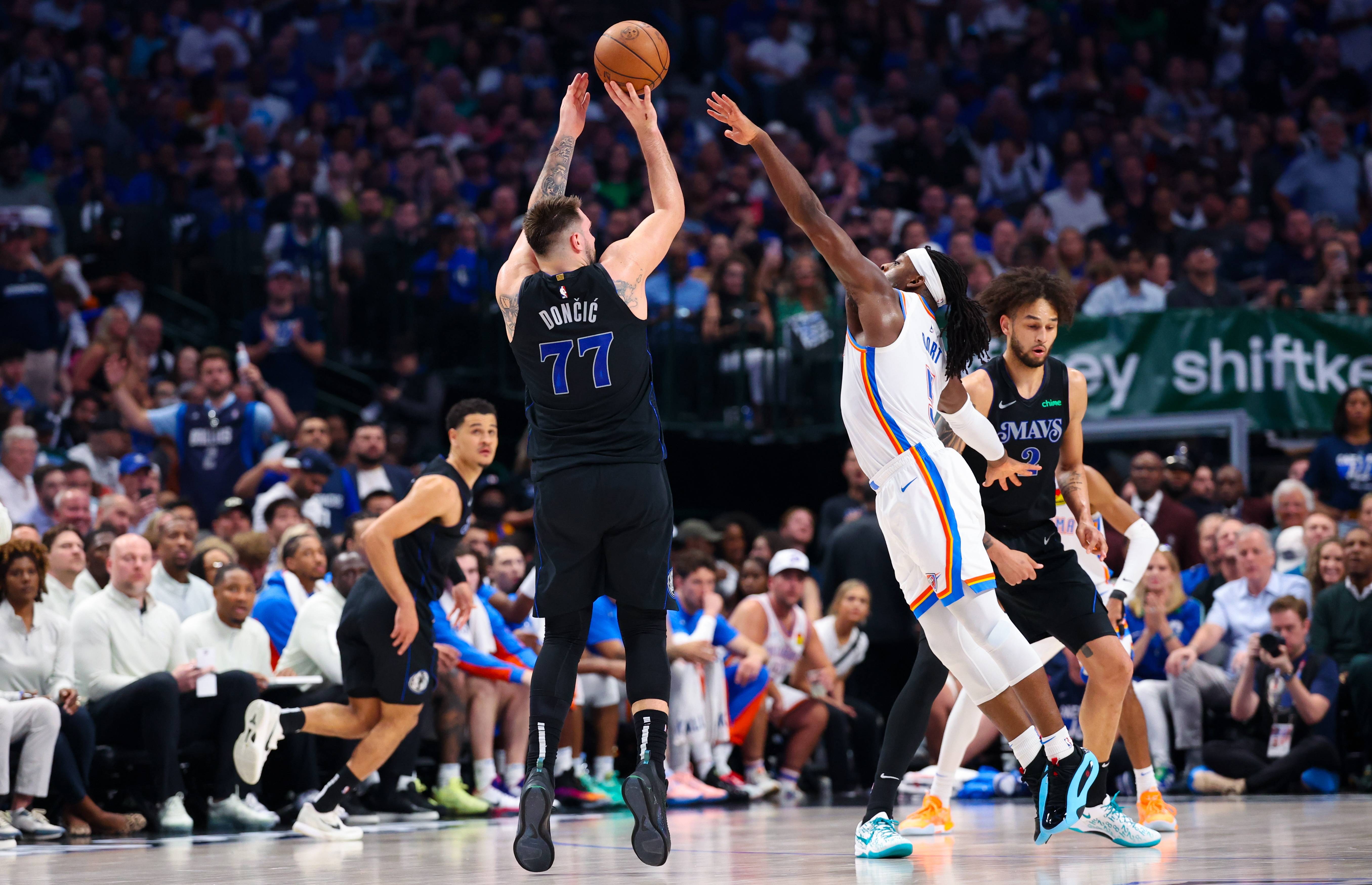 现场｜NBA季前赛窗口正式升温，成为今日篮球焦点，新人和边缘球员争夺名单席位，关键词已经很清楚