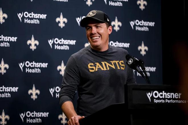 快讯｜NFL早间盘点：猎鹰客场挑战圣徒、分区气氛与周一夜赛登陆新奥尔良，场内外都有故事