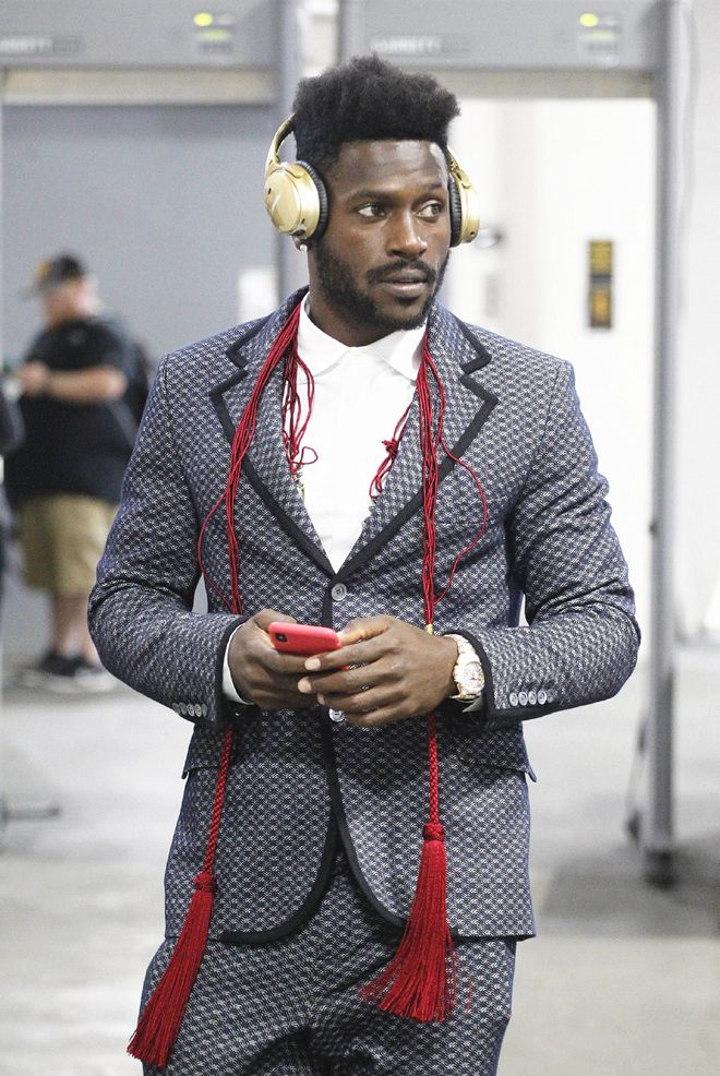 NFL伤病报告继续更新,被反复讨论,阵容深度或成决定性因素,球迷讨论提前升温 NFL伤病报告继续更新,被反复讨论,阵容深度或成决定性因素,球迷讨论提前升温