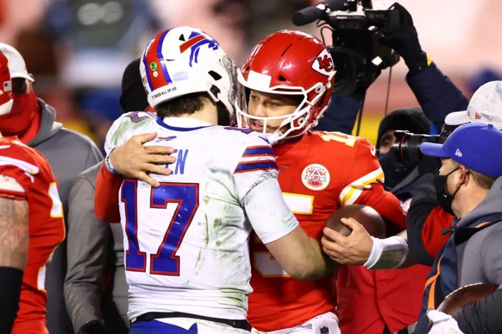 现场｜NFL第五周压轴战开打，不缺故事线，两支一胜两负球队争取反弹同步升温，场内外都有故事