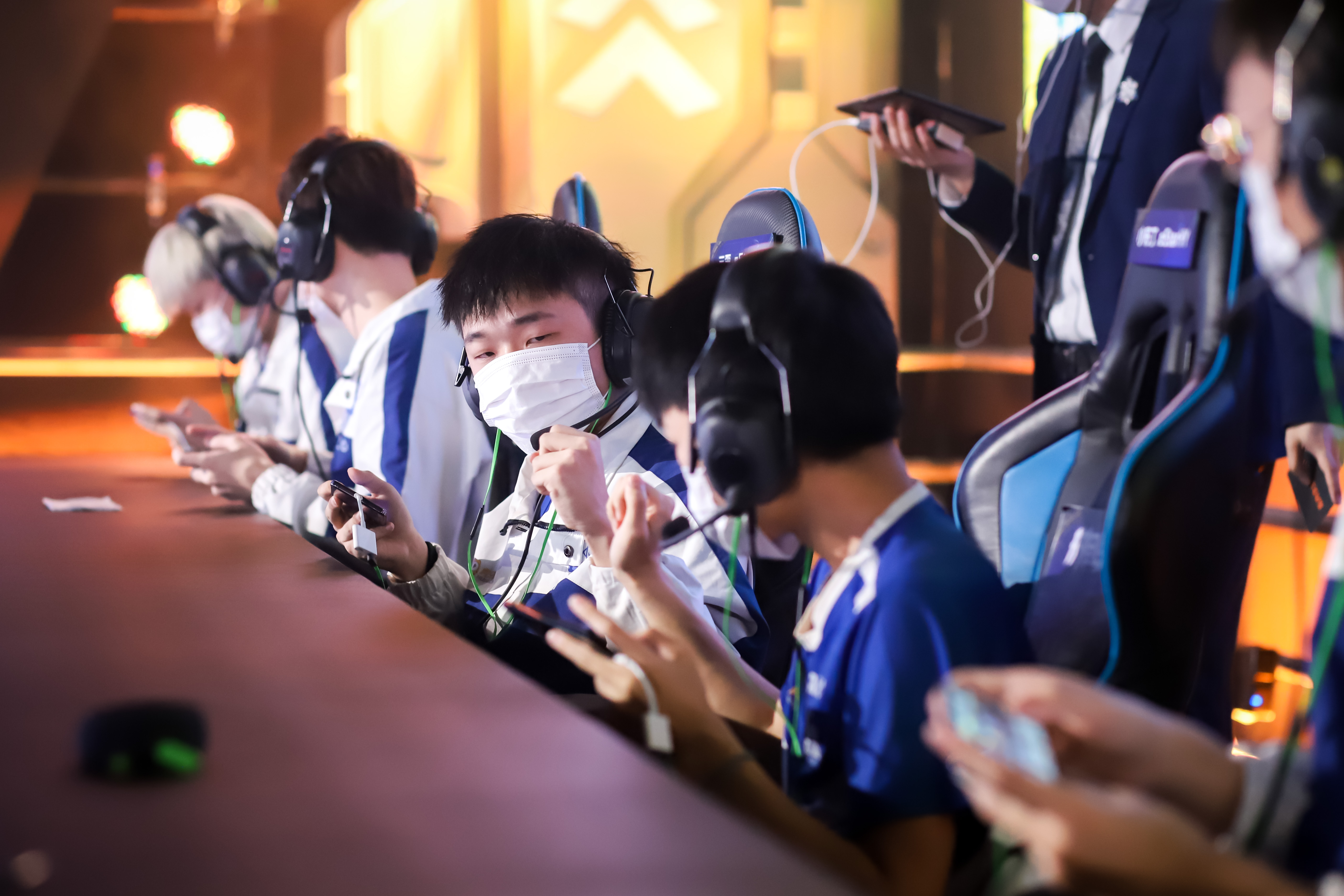 观察|电竞秋季赛程进入关键窗口,热度升高,团战执行比表面话题更关键,赛前气氛已经拉满 观察|电竞秋季赛程进入关键窗口,热度升高,团战执行比表面话题更关键,赛前气氛已经拉满
