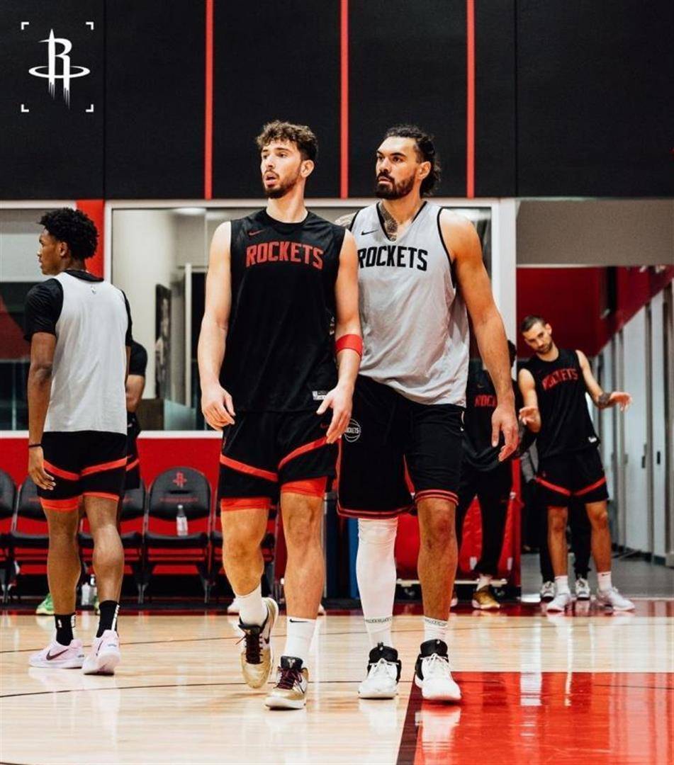 盘点|人物线:NBA季前赛窗口正式升温,新人和边缘球员争夺名单席位,场内外都有故事 盘点|人物线:NBA季前赛窗口正式升温,新人和边缘球员争夺名单席位,场内外都有故事