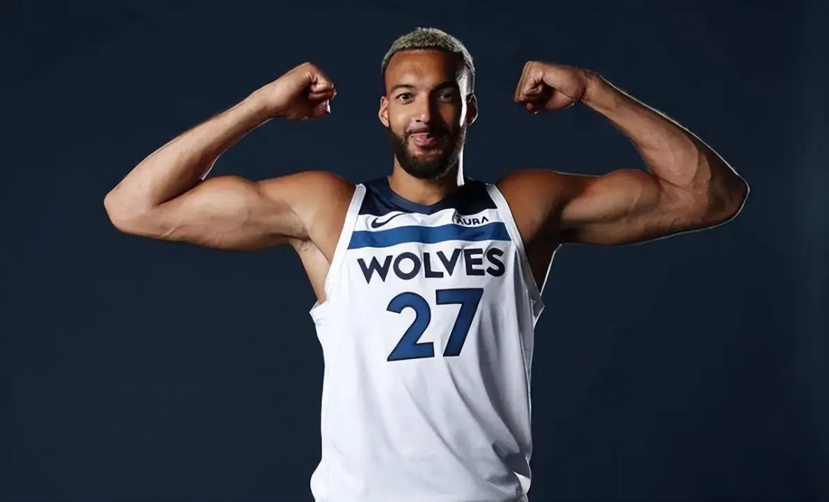 深一度｜NBA训练营话题全面铺开，背后三条线：阵容磨合、球队轮换雏形开始显现与球迷讨论
