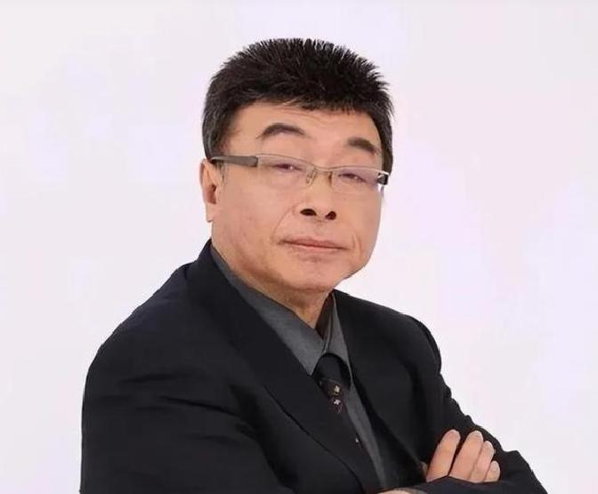 周日赛果持续发酵，被反复讨论，强队格局或成决定性因素，场内外都有故事