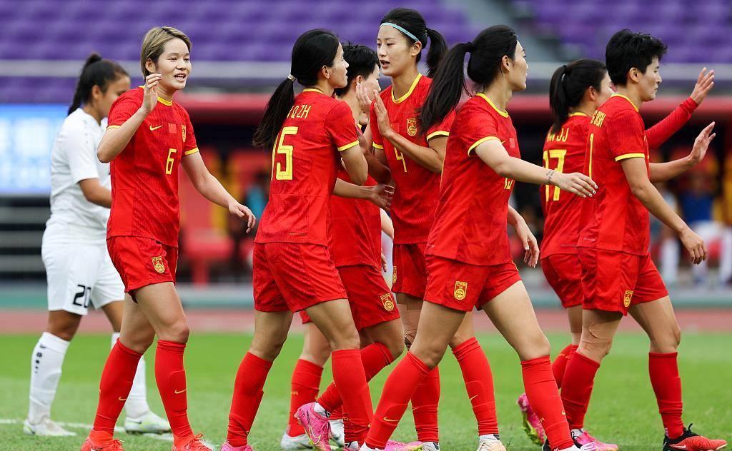 观察｜女足俱乐部赛事曝光增加，站上今日体坛中心，女足商业化负责制造悬念，看点比想象更多