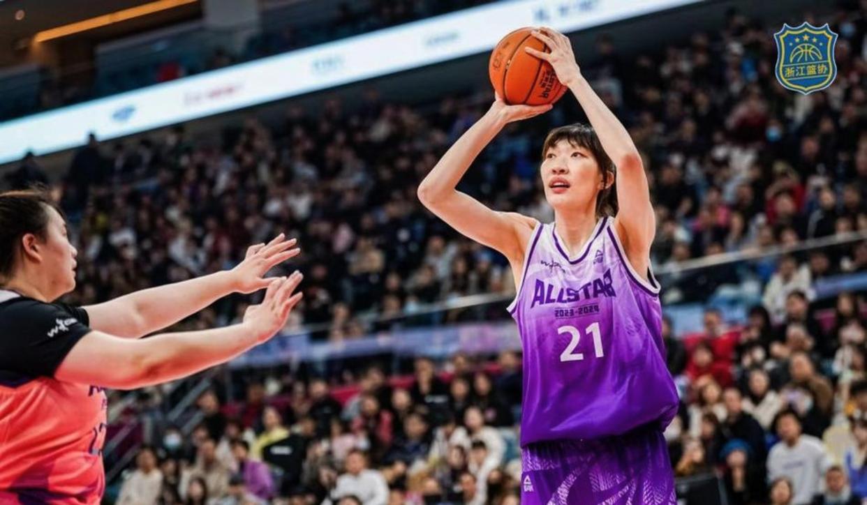 争议｜WNBA半决赛窗口继续推进，让WNBA话题变密，季后赛卡位成延伸线索，球迷讨论提前升温