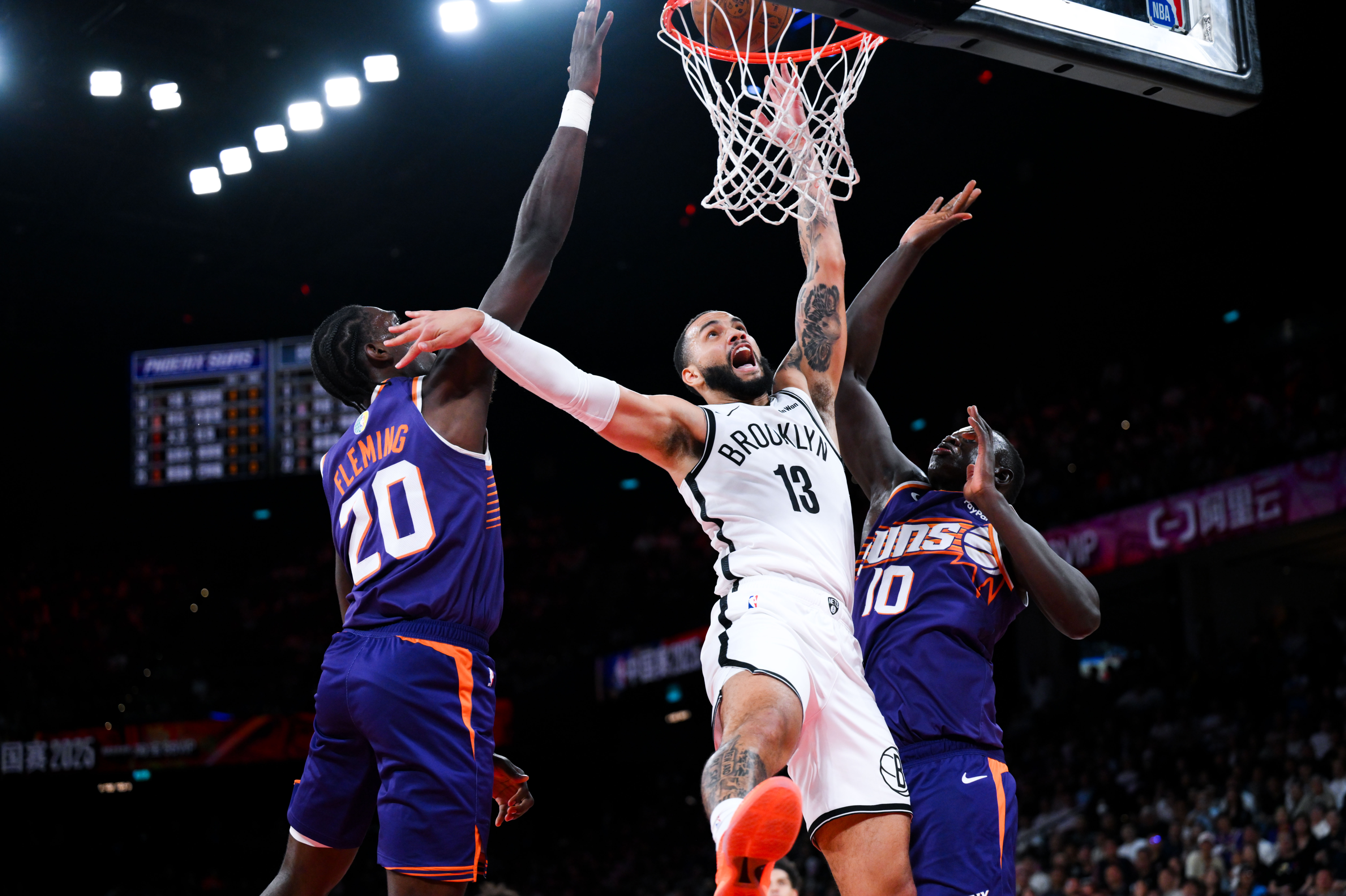 赛程｜新人和边缘球员争夺名单席位之后，NBA季前赛窗口正式升温的关注点发生变化，球迷讨论提前升温