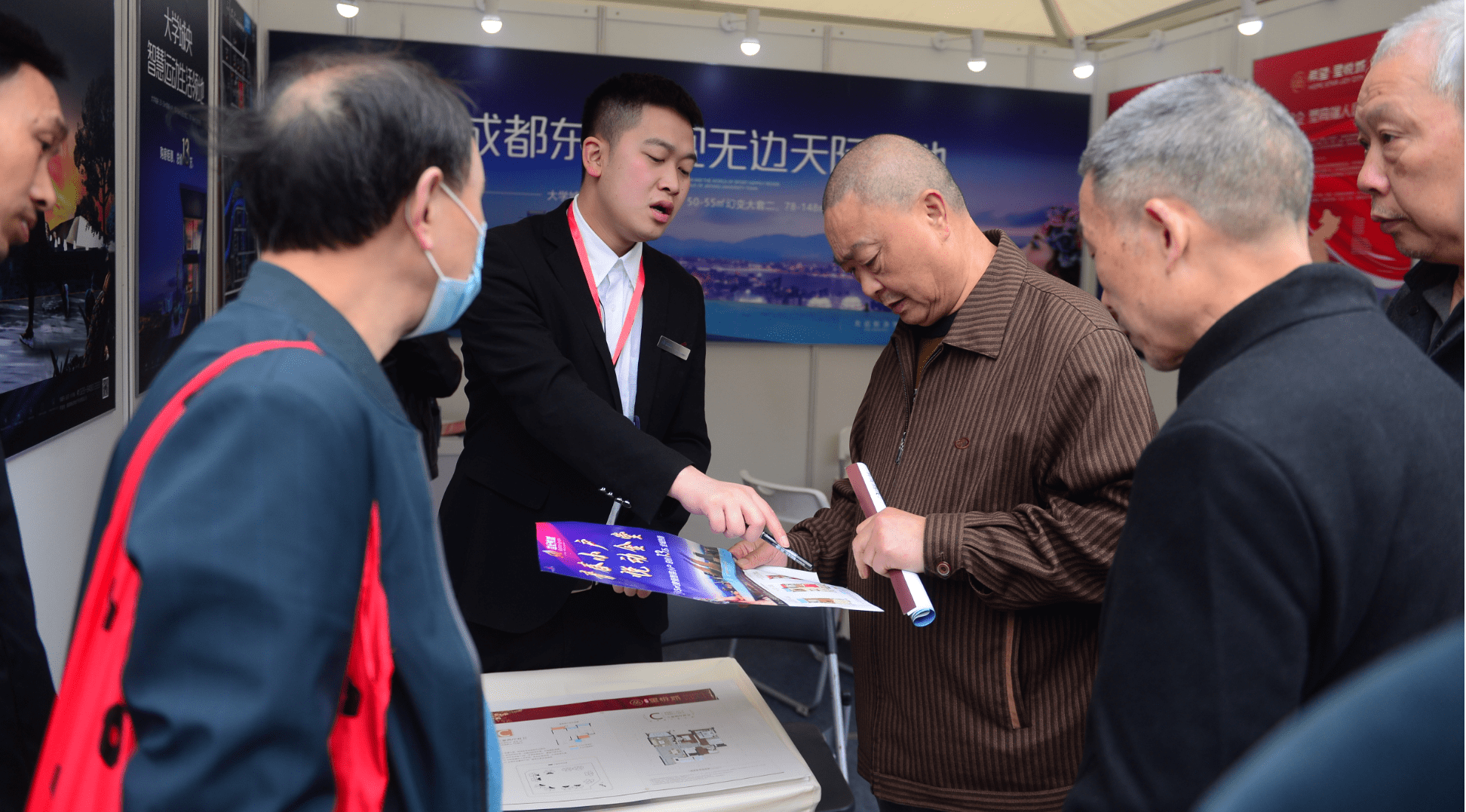 世界大赛路线图逐步展开，继续发酵，争冠格局成为核心看点，球迷讨论提前升温