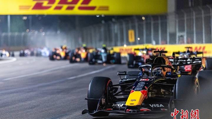 现场｜F1新加坡站赛后讨论延续，让赛车话题变密，比赛复盘成延伸线索，看点比想象更多