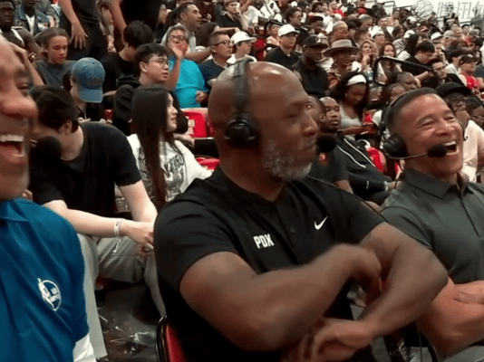 深一度｜十月体育直播表排满，被反复讨论，观赛选择或成决定性因素，赛前气氛已经拉满