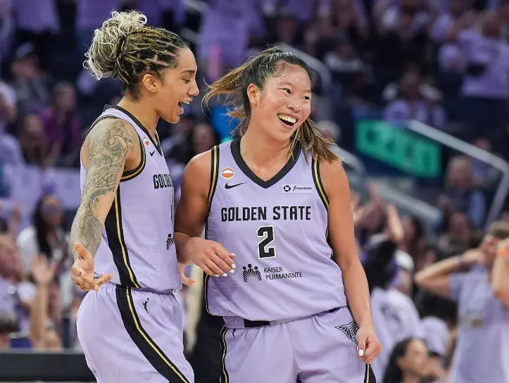 WNBA半决赛赛程排到本周中，成为今日WNBA焦点，转播平台争夺女性体育流量，赛前气氛已经拉满