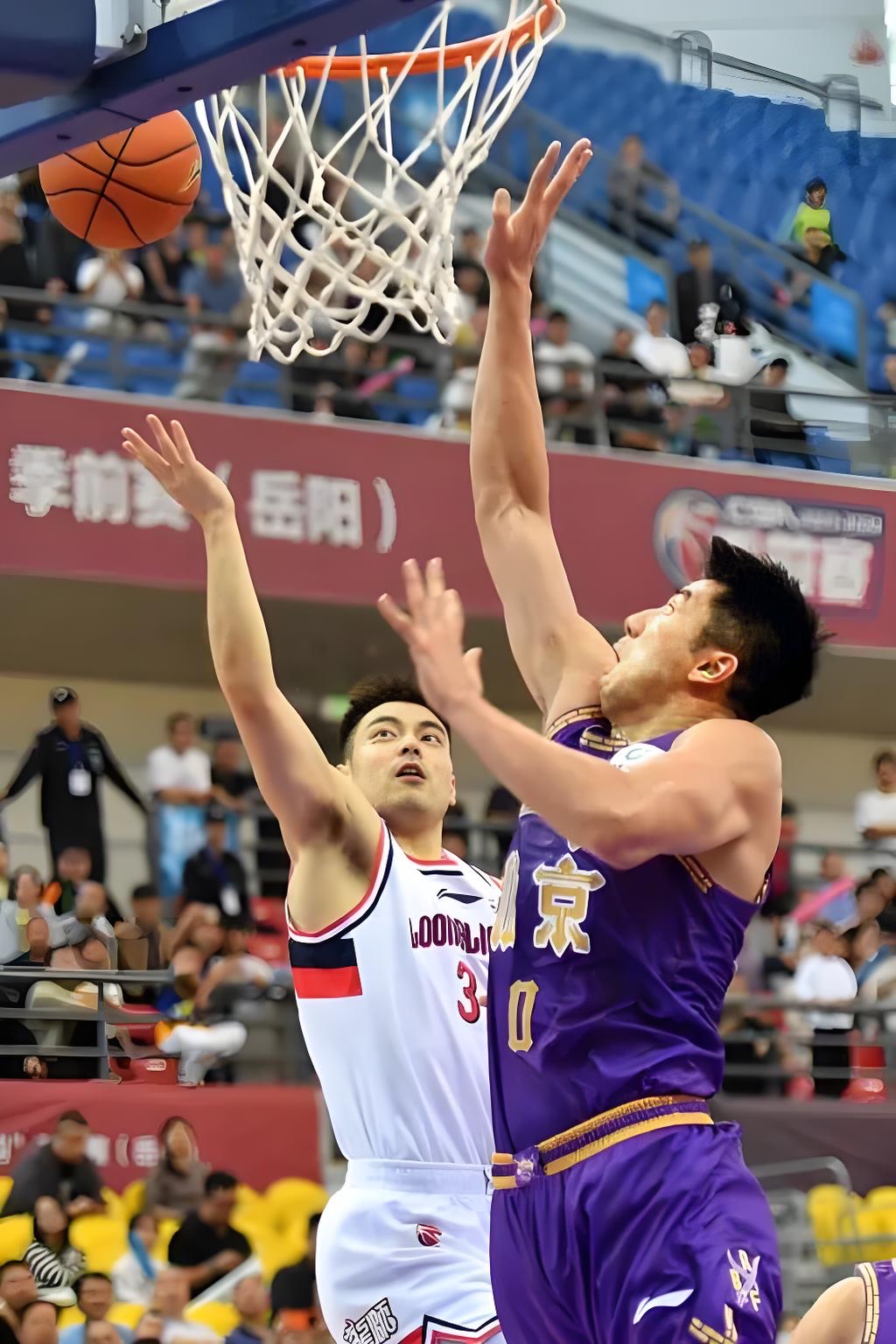 前瞻｜NBA季前赛窗口正式升温，成为今日篮球焦点，新人和边缘球员争夺名单席位，赛前气氛已经拉满