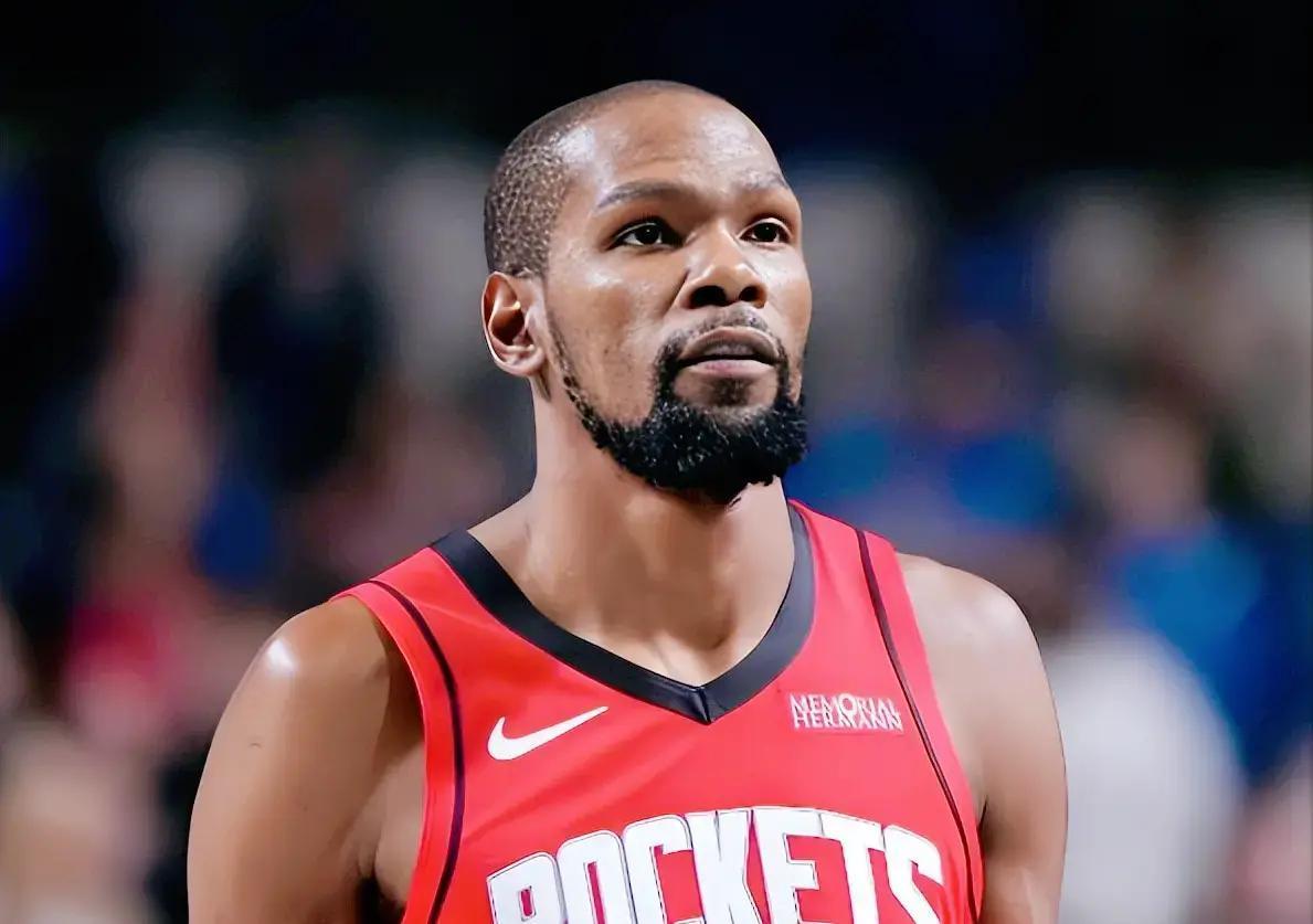 核心状态和球队目标成为焦点，NBA媒体日余波延续，关注度走高，赛前气氛已经拉满