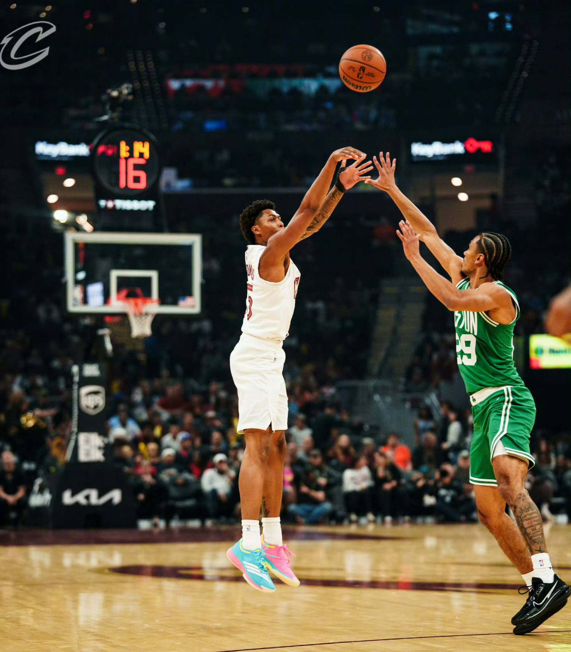 NBA季前赛窗口正式升温，热度走高，新人和边缘球员争夺名单席位，让讨论更具体，场内外都有故事