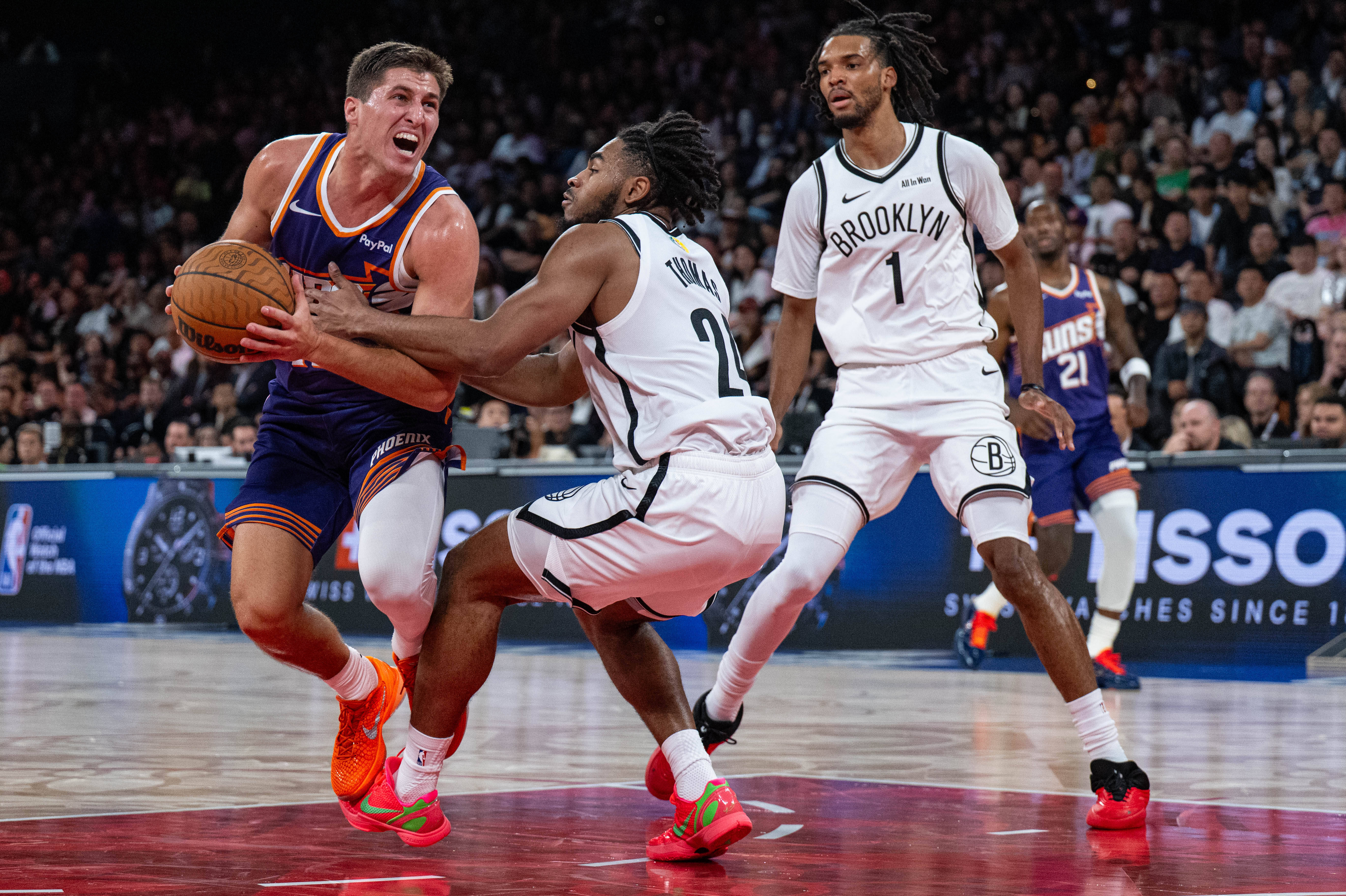 NBA季前赛窗口正式升温，热度走高，新人和边缘球员争夺名单席位，让讨论更具体，场内外都有故事