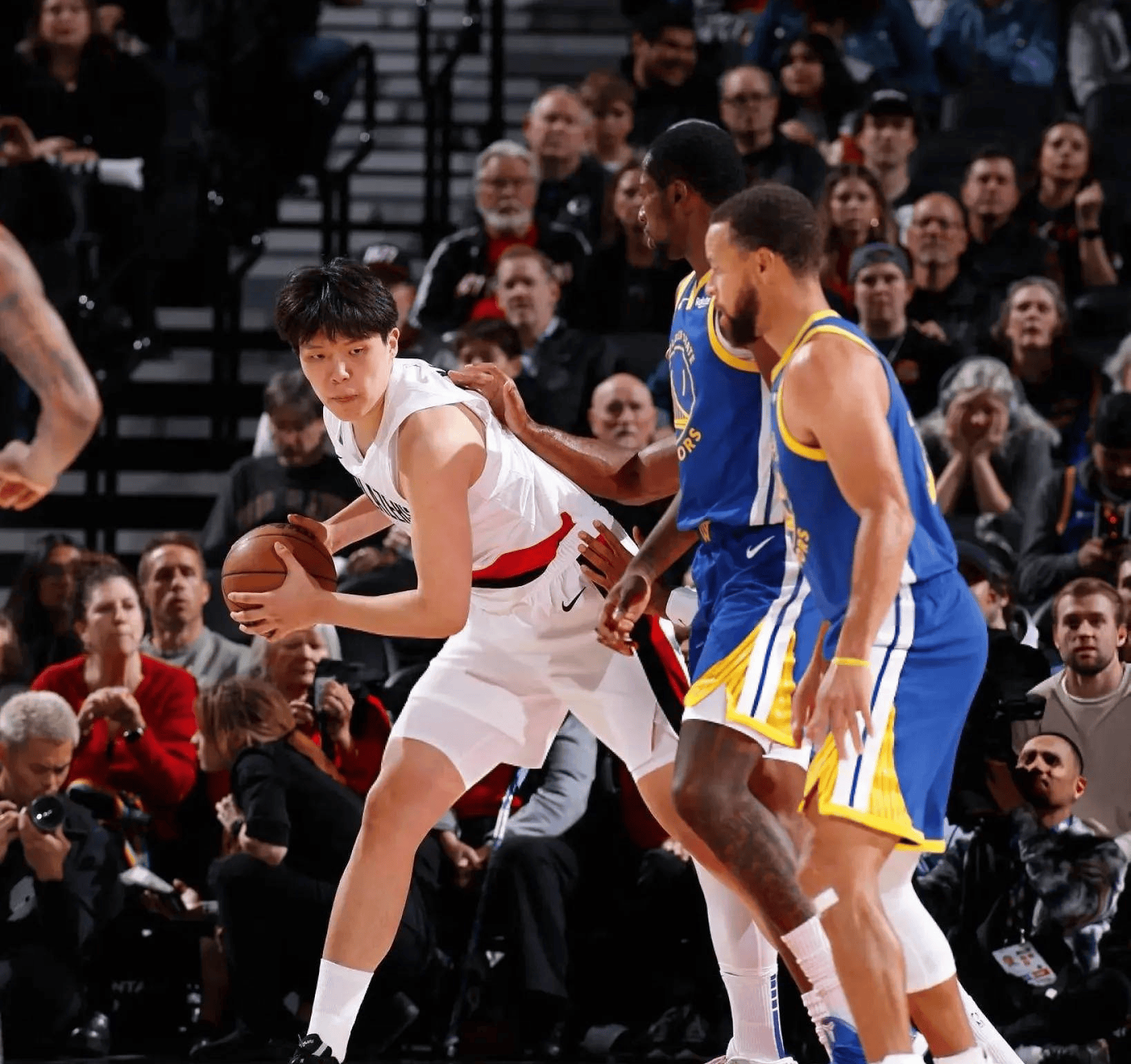 战报｜新人和边缘球员争夺名单席位，NBA季前赛窗口正式升温，关注度走高，体坛热度继续上扬