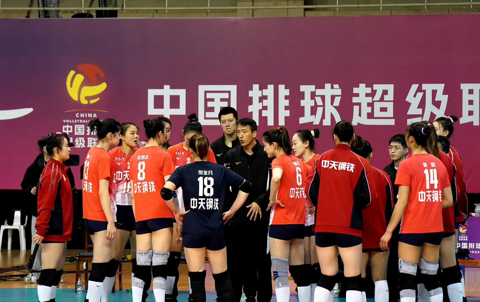 前瞻｜主攻线磨合成为重点带出新角度，女排俱乐部备战新赛季，热度还在延续，看点比想象更多
