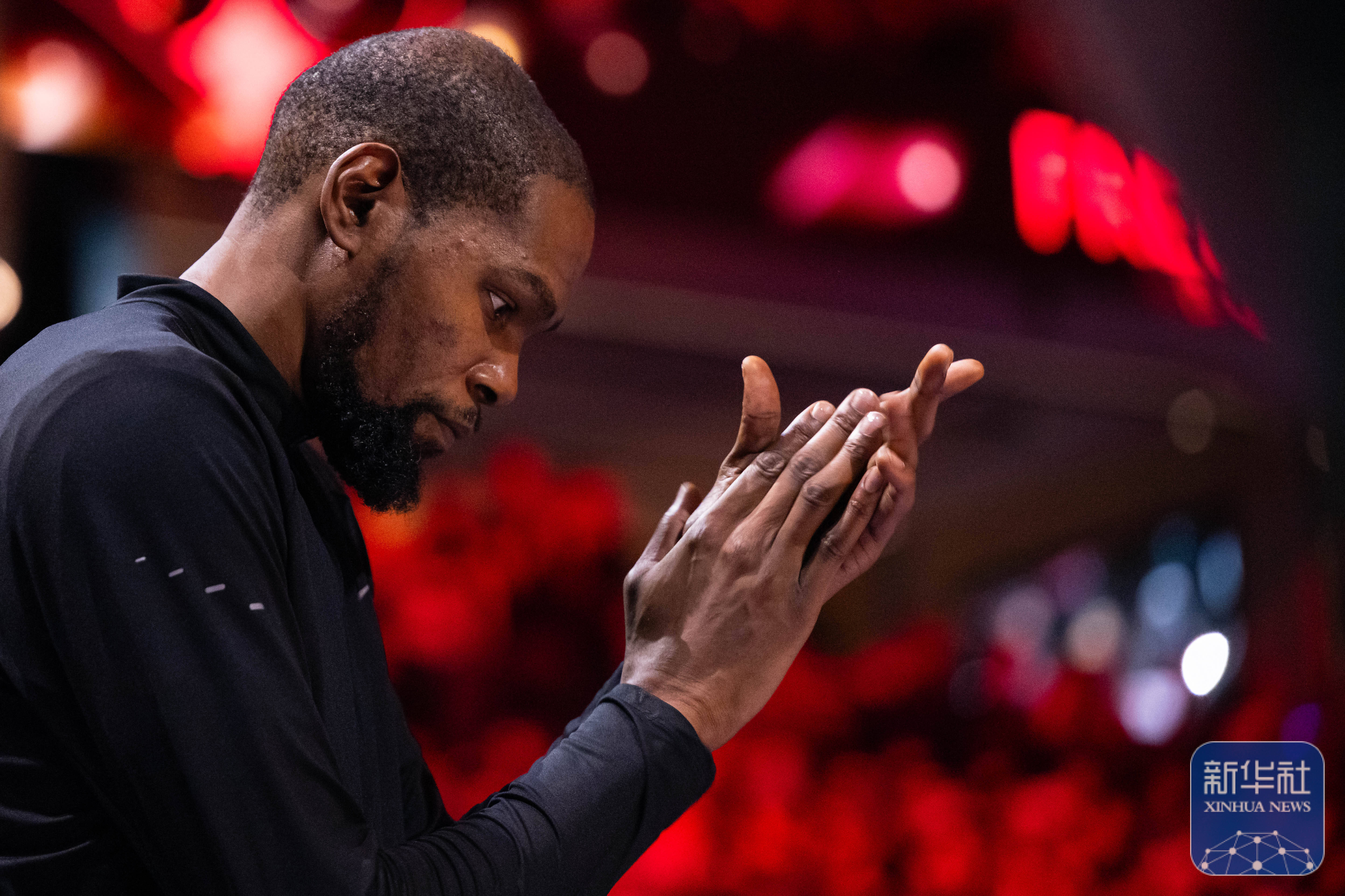 数据说|篮球多线作战的一天,NBA季前赛窗口正式升温,话题度最高 数据说|篮球多线作战的一天,NBA季前赛窗口正式升温,话题度最高