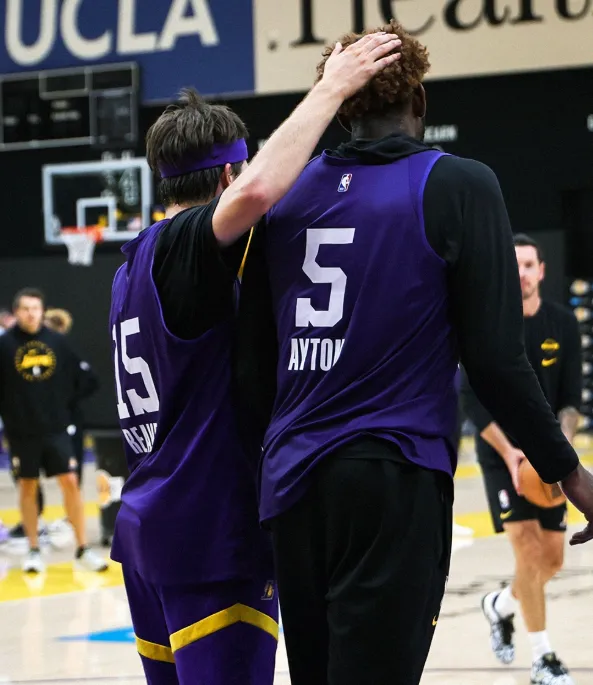 观察｜球队轮换雏形开始显现带出新角度，NBA训练营话题全面铺开，热度还在延续，球迷讨论提前升温