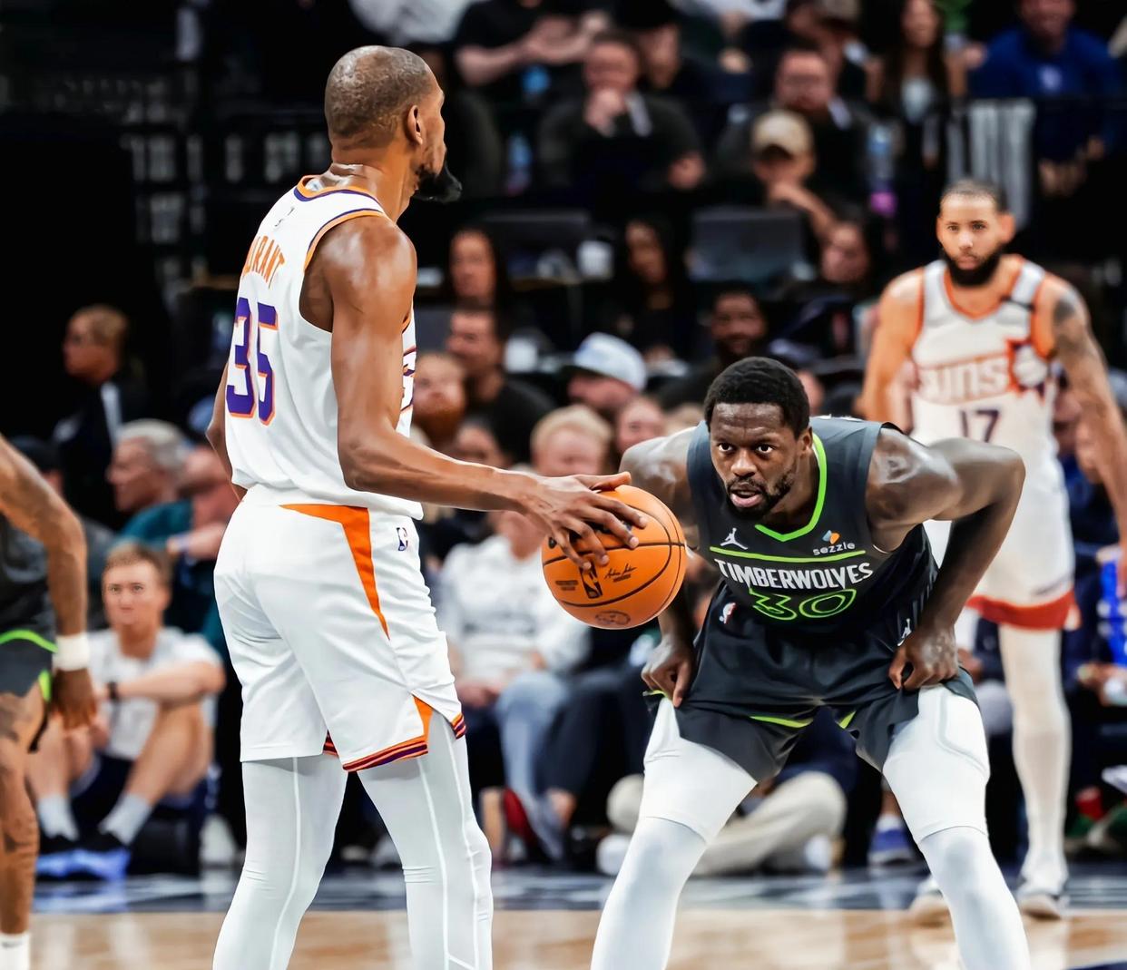 战报｜核心状态和球队目标成为焦点推高关注度，NBA媒体日余波延续后续走向受关注，场内外都有故事