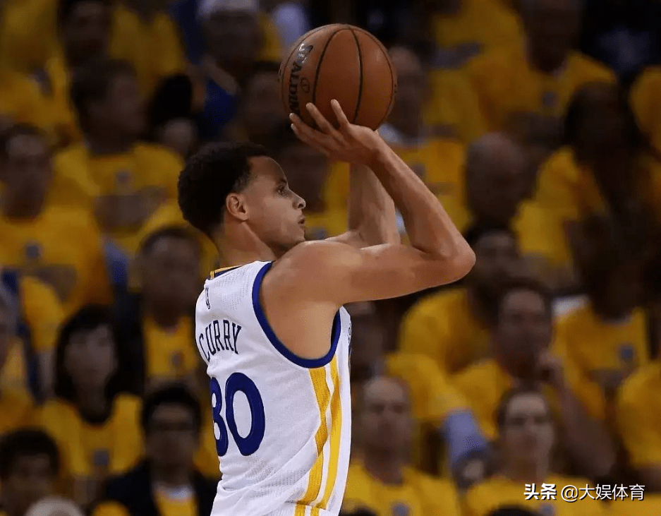 篮球观察：NBA训练营话题全面铺开为何被反复讨论，球迷讨论提前升温