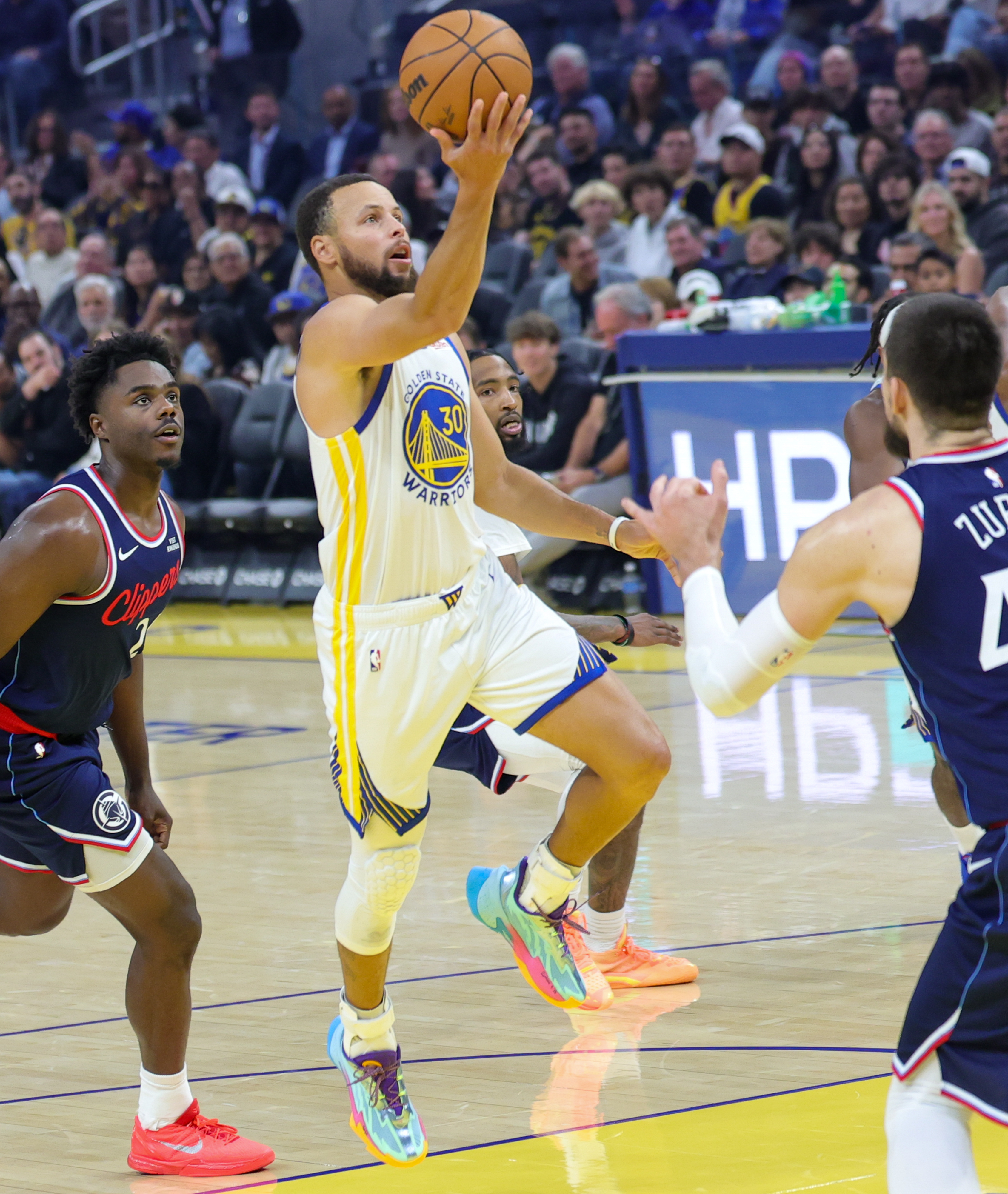 数据说｜NBA季前赛窗口正式升温，登上热搜视野，新人和边缘球员争夺名单席位