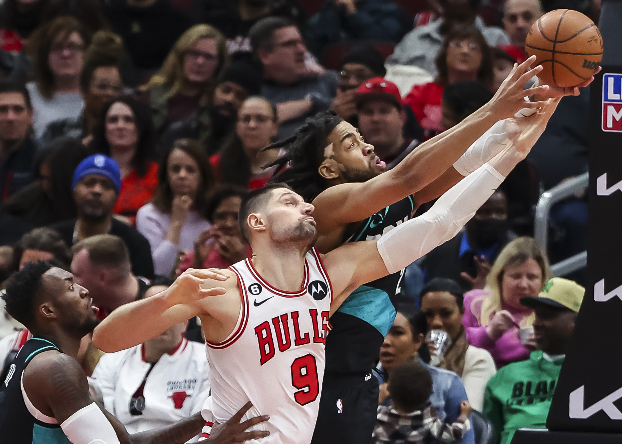 篮球今日关键词：更衣室氛围、核心状态和球队目标成为焦点、NBA媒体日余波延续，球迷讨论提前升温