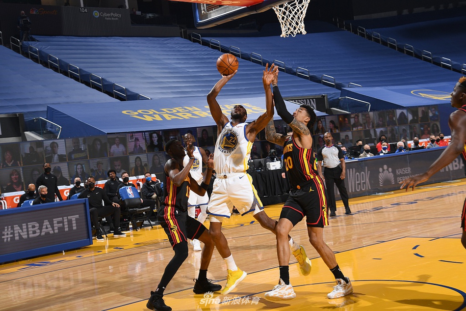 篮球今日关键词：更衣室氛围、核心状态和球队目标成为焦点、NBA媒体日余波延续，球迷讨论提前升温