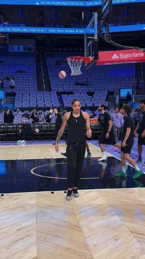 现场｜WNBA话题升级，WNBA半决赛窗口继续推进，考验长期成色，球迷讨论提前升温