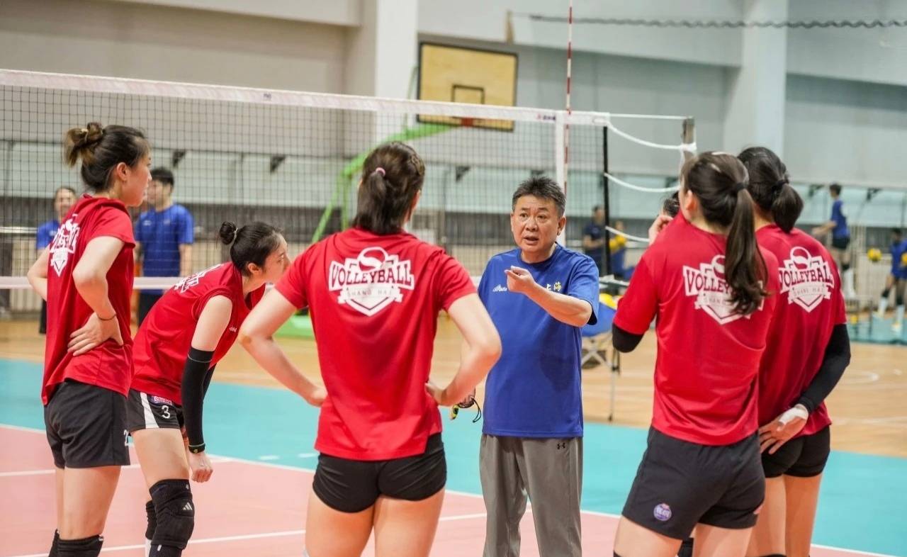 前瞻｜女排俱乐部备战新赛季，再添新话题，主攻线磨合成为重点