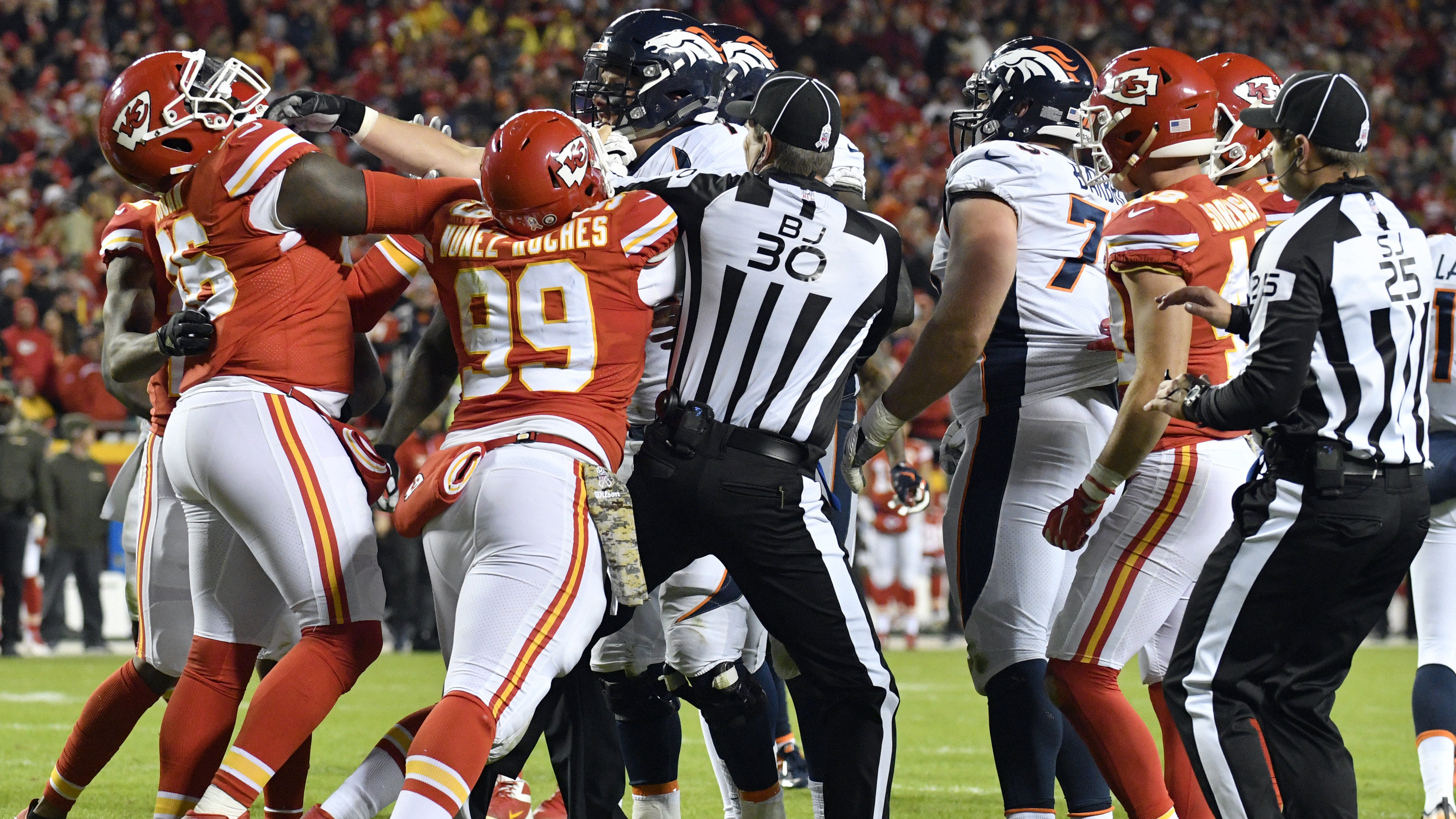 争议｜NFL第五周压轴战开打，成为今日NFL焦点，两支一胜两负球队争取反弹，球迷讨论提前升温