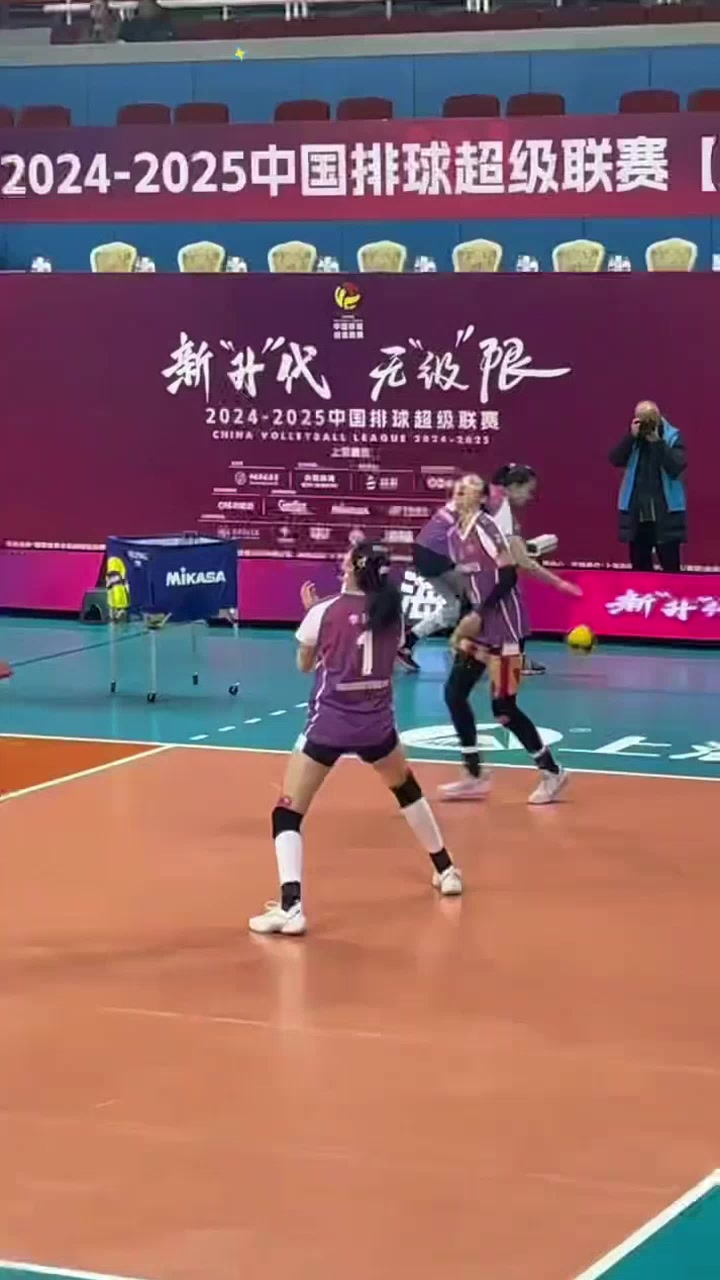 女排俱乐部备战新赛季，带动讨论升温，拦防质量被重点关注